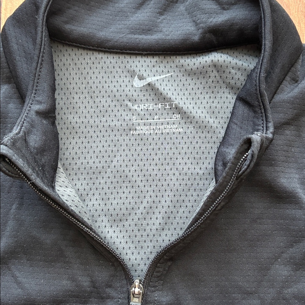 Nike Woman’s Size S Black Lightweight Full-Zip Training Jacket - Picture 2 of 11